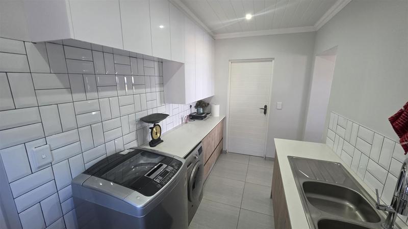 5 Bedroom Property for Sale in Monte Christo Western Cape